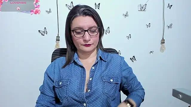 Amie Adams82  online show from January 2026 01:28:02 PM