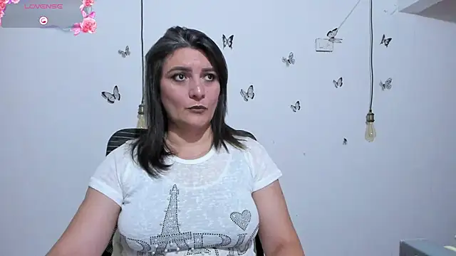 Snapshot of Amie_Adams82_ chatting on June 2026 01:31:01 PM Amie Adams82 online show from June 2026 01:31:01 PM