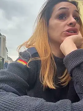 JeSuisUnTapin online show from October 2025 11:42:01 AM