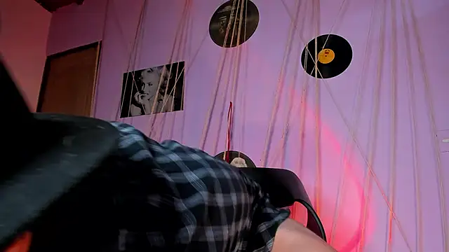 MrShaggy online show from January 2025 01:21:01 PM