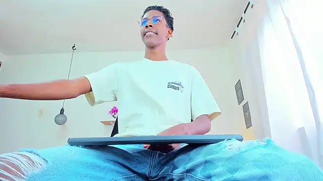 maiki18  online show from January 2025 01:22:01 PM