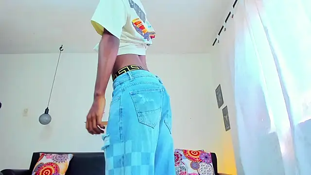 maiki18  online show from January 2025 04:27:01 PM