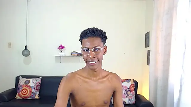 maiki18  online show from January 2025 04:45:01 PM