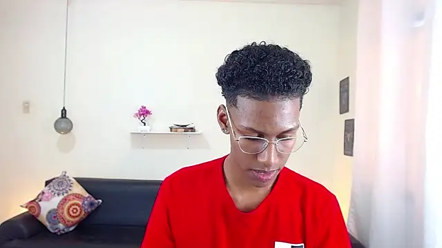 maiki18  online show from February 2025 08:00:01 PM