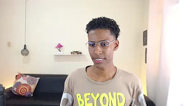 maiki18  online show from February 2025 07:58:02 PM