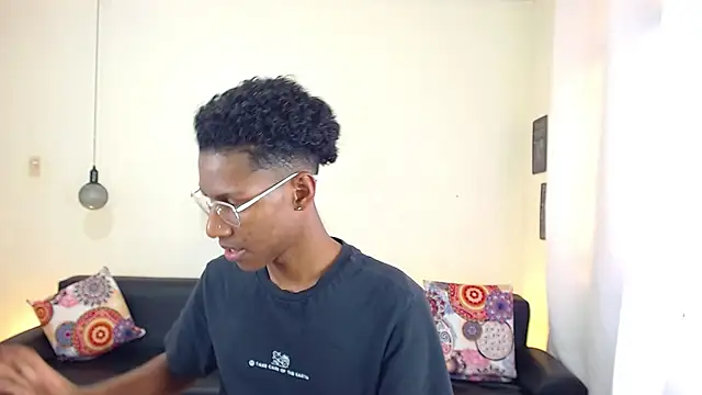 maiki18  online show from February 2025 07:58:01 PM