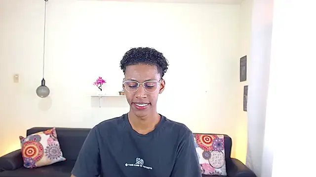 maiki18  online show from March 2025 01:42:01 PM