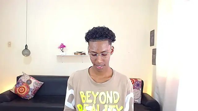 maiki18  online show from March 2025 08:00:01 PM