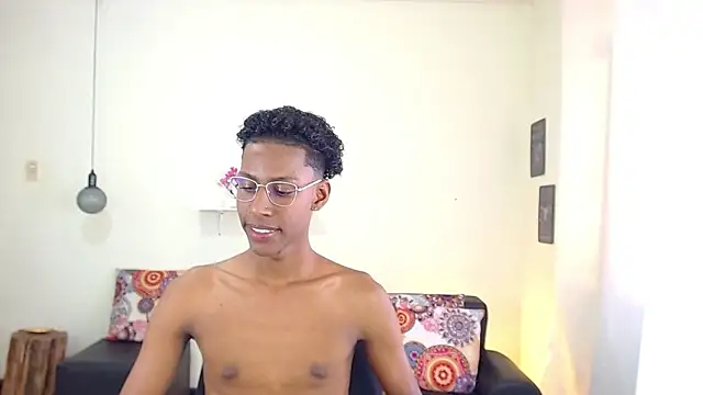 maiki18  online show from March 2025 04:49:01 PM