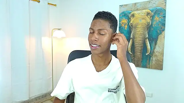 maiki18  online show from September 2025 08:23:01 PM