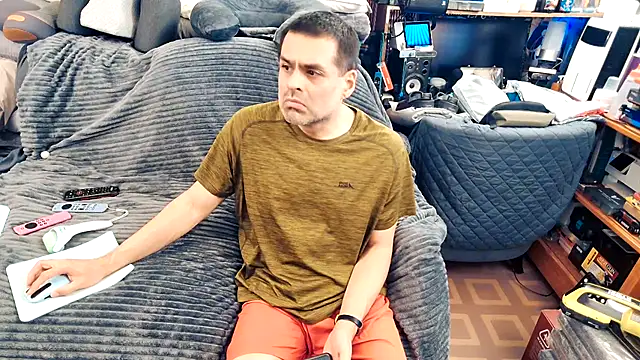 Snapshot of ClampMaster chatting on October 2025 10:08:02 PM ClampMaster online show from October 2025 10:08:02 PM