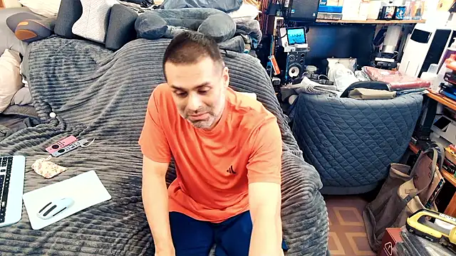 Snapshot of ClampMaster chatting on October 2025 09:57:01 PM ClampMaster online show from October 2025 09:57:01 PM