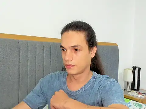 uglycoyote18 online show from October 2025 10:04:01 PM