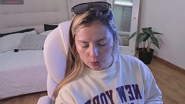 brandy sweet  online show from September 2025 03:39:02 PM