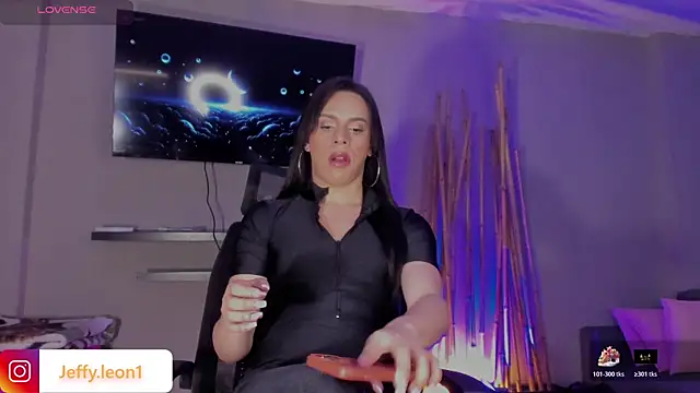 danna v online show from October 2025 04:13:01 AM