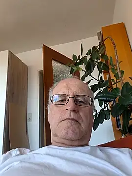 Milkasahne64 online show from May 2026 11:29:02 AM