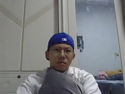 Snapshot of ZHIIz chatting on March 2026 01:05:01 PM ZHIIz online show from March 2026 01:05:01 PM