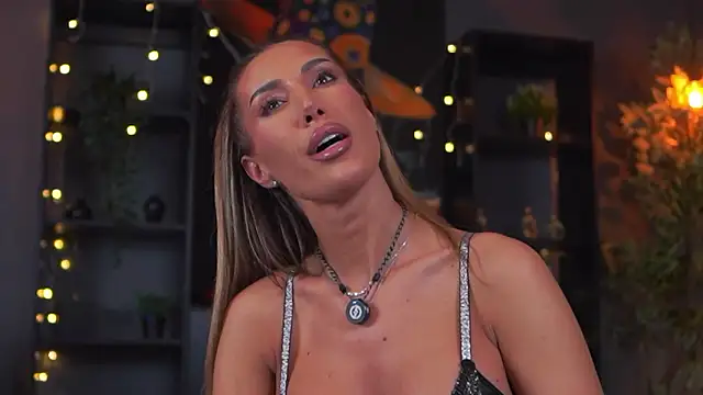 Snapshot of Evelyn_Evyyy chatting on February 2026 07:19:02 PM Evelyn Evyyy online show from February 2026 07:19:02 PM