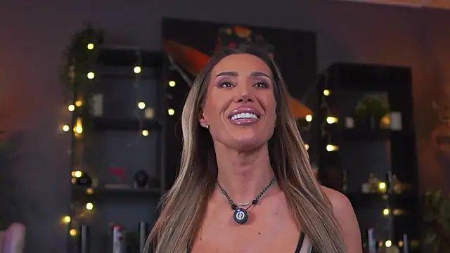 Snapshot of Evelyn_Evyyy chatting on February 2026 07:18:01 PM Evelyn Evyyy online show from February 2026 07:18:01 PM