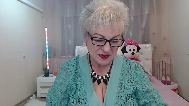 KayleSmoll online show from September 2025 06:19:01 PM