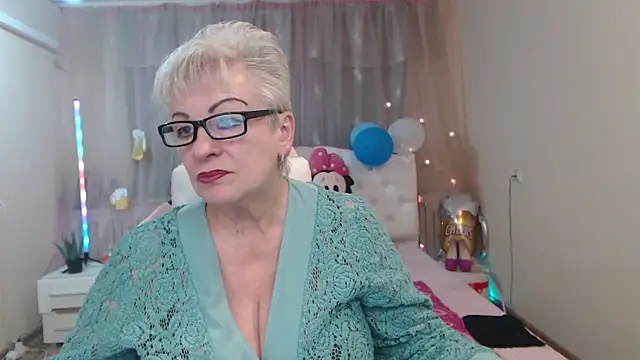 KayleSmoll online show from October 2025 06:27:01 PM