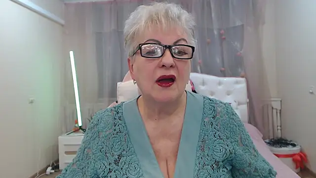 KayleSmoll online show from November 2025 07:45:02 PM