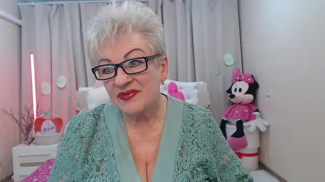 KayleSmoll online show from April 2026 06:45:01 PM