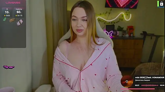 -LinaLove- online show from April 2026 07:18:01 PM