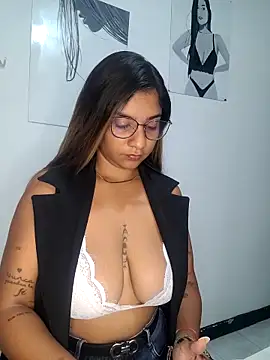 Sofythom1 online show from October 2025 11:55:01 PM