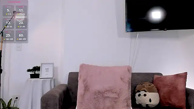 Hannaos online show from December 2024 12:49:02 PM