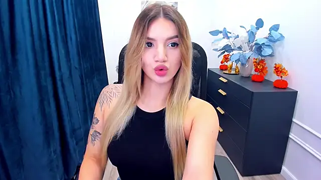 SelenaeMoore online show from October 2025 07:36:02 PM