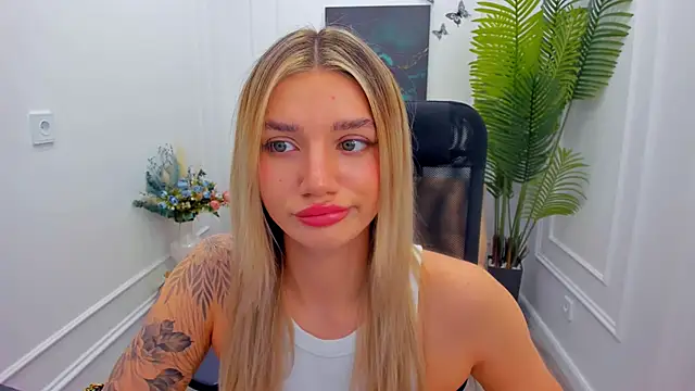 SelenaeMoore online show from November 2025 04:11:02 AM