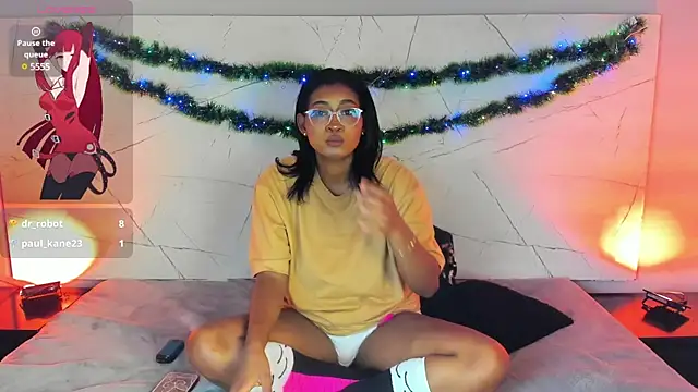 Snapshot of LAYLATAYLOR_ chatting on December 2024 03:37:01 PM LAYLATAYLOR online show from December 2024 03:37:01 PM