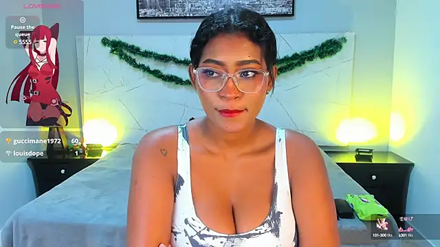 Snapshot of LAYLATAYLOR_ chatting on December 2024 09:04:01 AM LAYLATAYLOR online show from December 2024 09:04:01 AM