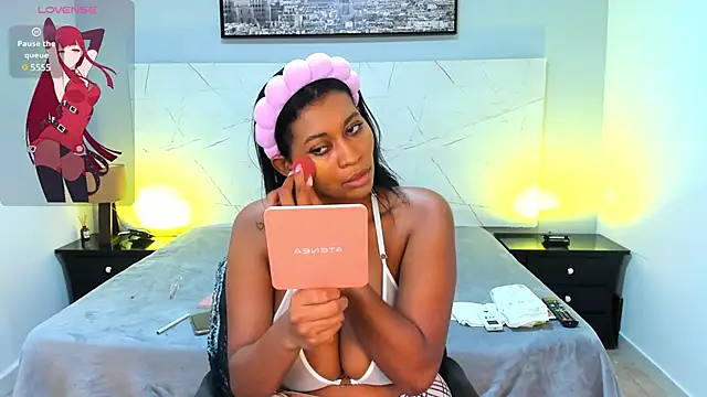 Snapshot of LAYLATAYLOR_ chatting on January 2025 11:19:01 PM LAYLATAYLOR online show from January 2025 11:19:01 PM