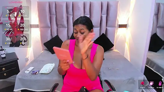 Snapshot of LAYLATAYLOR_ chatting on February 2025 10:34:01 AM LAYLATAYLOR online show from February 2025 10:34:01 AM