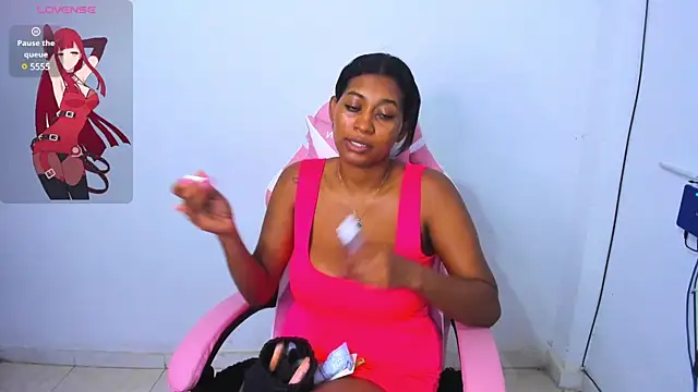 Snapshot of LAYLATAYLOR_ chatting on March 2025 06:35:02 AM LAYLATAYLOR online show from March 2025 06:35:02 AM