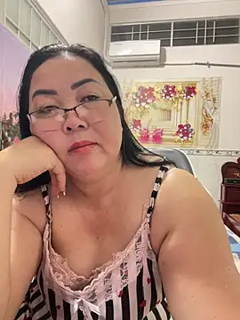 Snapshot of NDith chatting on April 2026 09:54:01 PM NDith online show from April 2026 09:54:01 PM