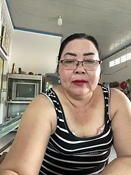 Snapshot of NDith chatting on May 2026 01:11:02 AM NDith online show from May 2026 01:11:02 AM