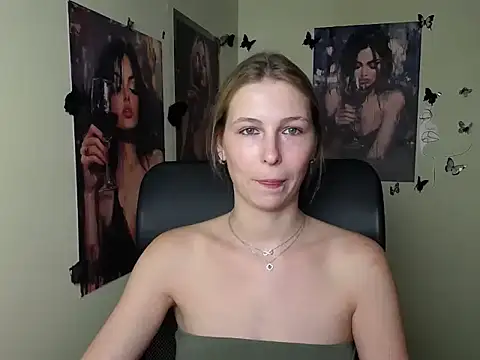 Snapshot of StrangerGi chatting on July 2026 11:39:02 AM StrangerGi online show from July 2026 11:39:02 AM