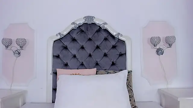 anais cooper online show from September 2025 03:20:01 AM