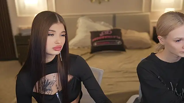 Lucy And Elza Fantasy online show from November 2025 03:38:02 PM