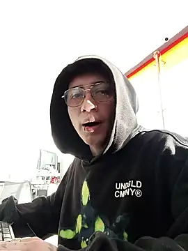 Juliandr188 online show from November 2025 12:30:01 PM