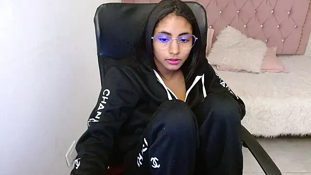 shaneelle online show from February 2025 09:30:01 AM