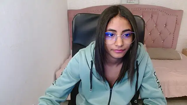 shaneelle online show from February 2025 09:30:02 AM