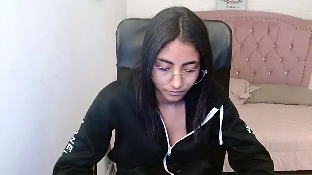 shaneelle online show from February 2025 09:13:02 AM