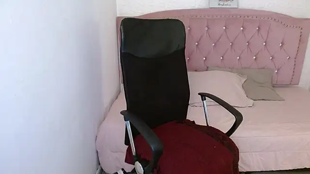 shaneelle online show from February 2025 06:18:01 AM