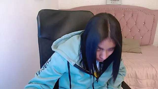 shaneelle online show from March 2025 03:01:02 AM