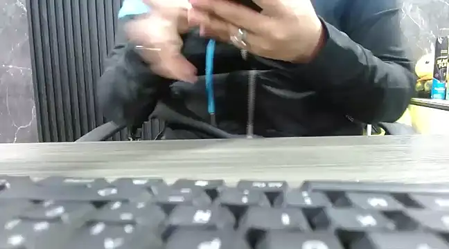 Snapshot of Miel_canela chatting on March 2025 02:49:02 AM Miel canela online show from March 2025 02:49:02 AM