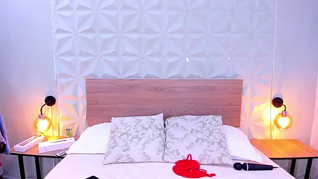 Stacey white  online show from September 2025 08:13:01 PM